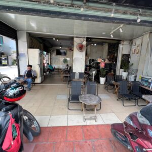 Sang quán cà phê tại phường 13, Tân Bình